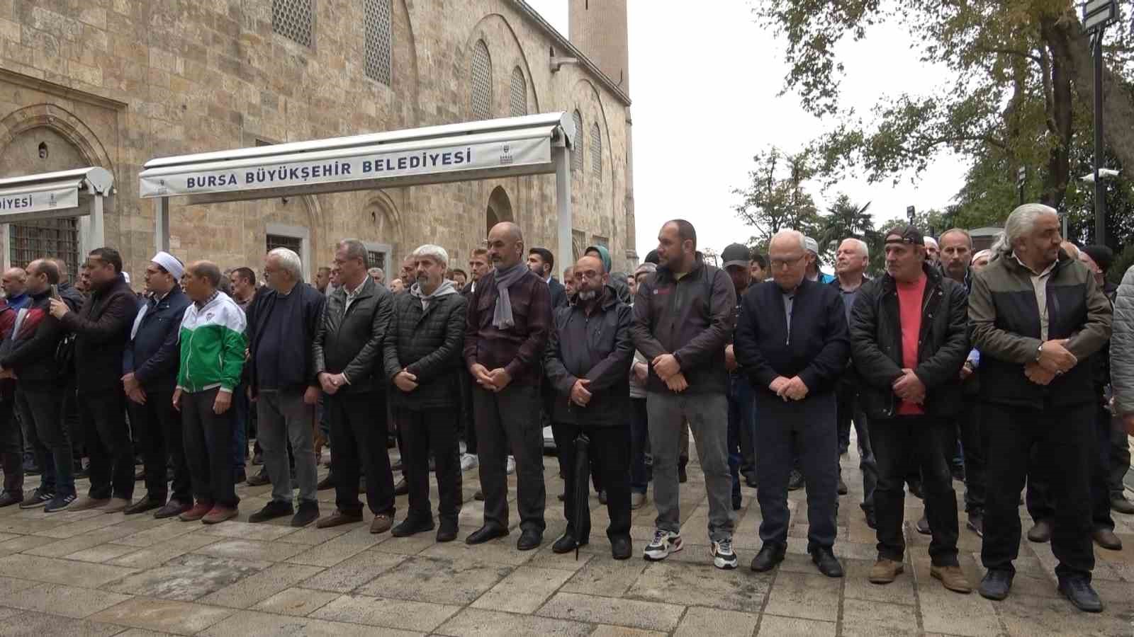 Filistin’de hayatını kaybedenler için gıyabi cenaze namazı kılındı