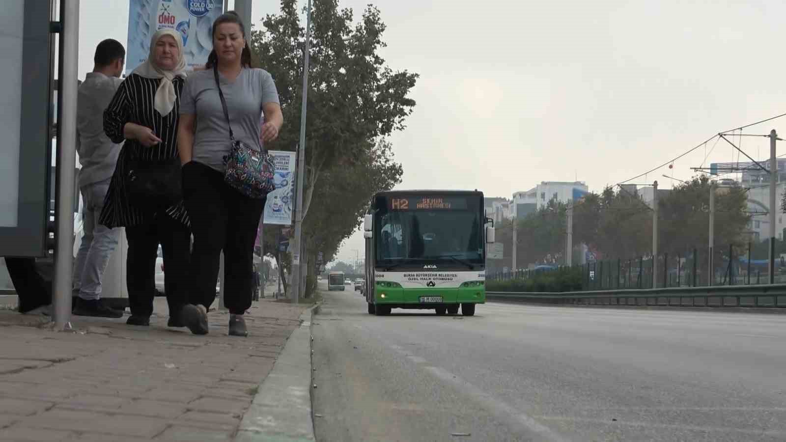 Halk otobüsü şoförünün kadın yolcuların konuşmasından psikolojisi bozuldu