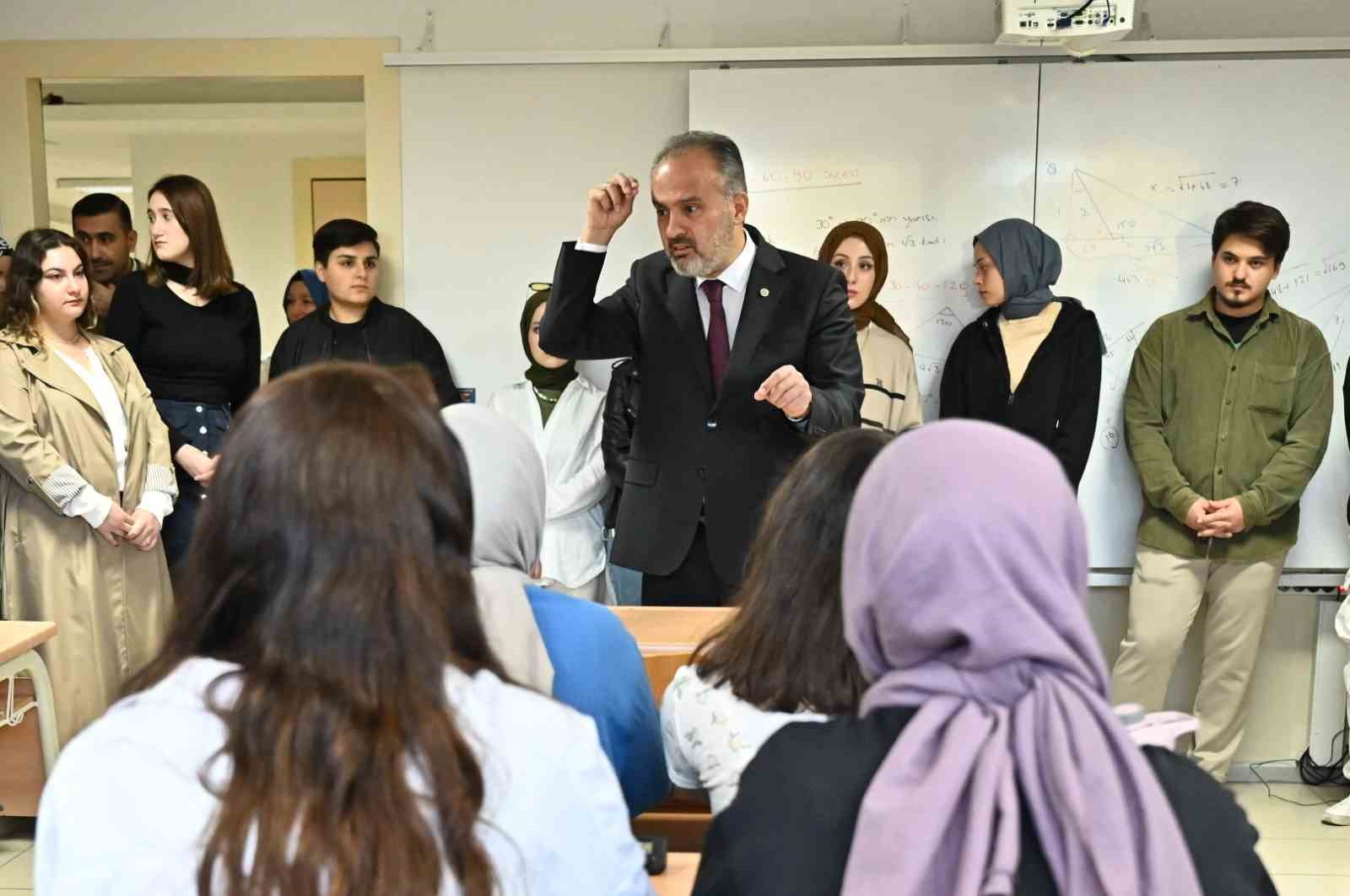 Bursa’da 10 bin öğrenciye 80 milyon liralık burs