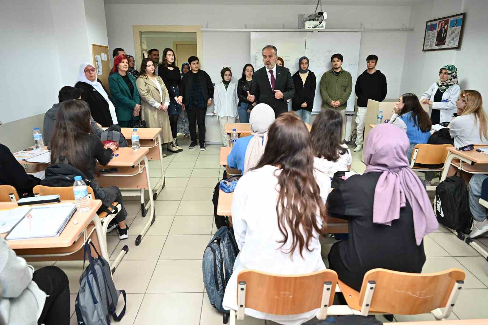 Bursa’da 10 bin öğrenciye 80 milyon liralık burs