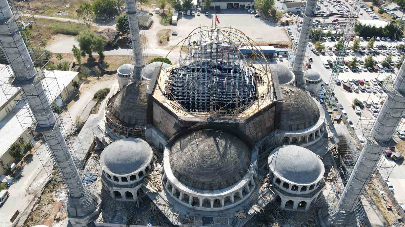 Uludağ Üniversitesi’ndeki devasa caminin kaba inşaatı bitiyor