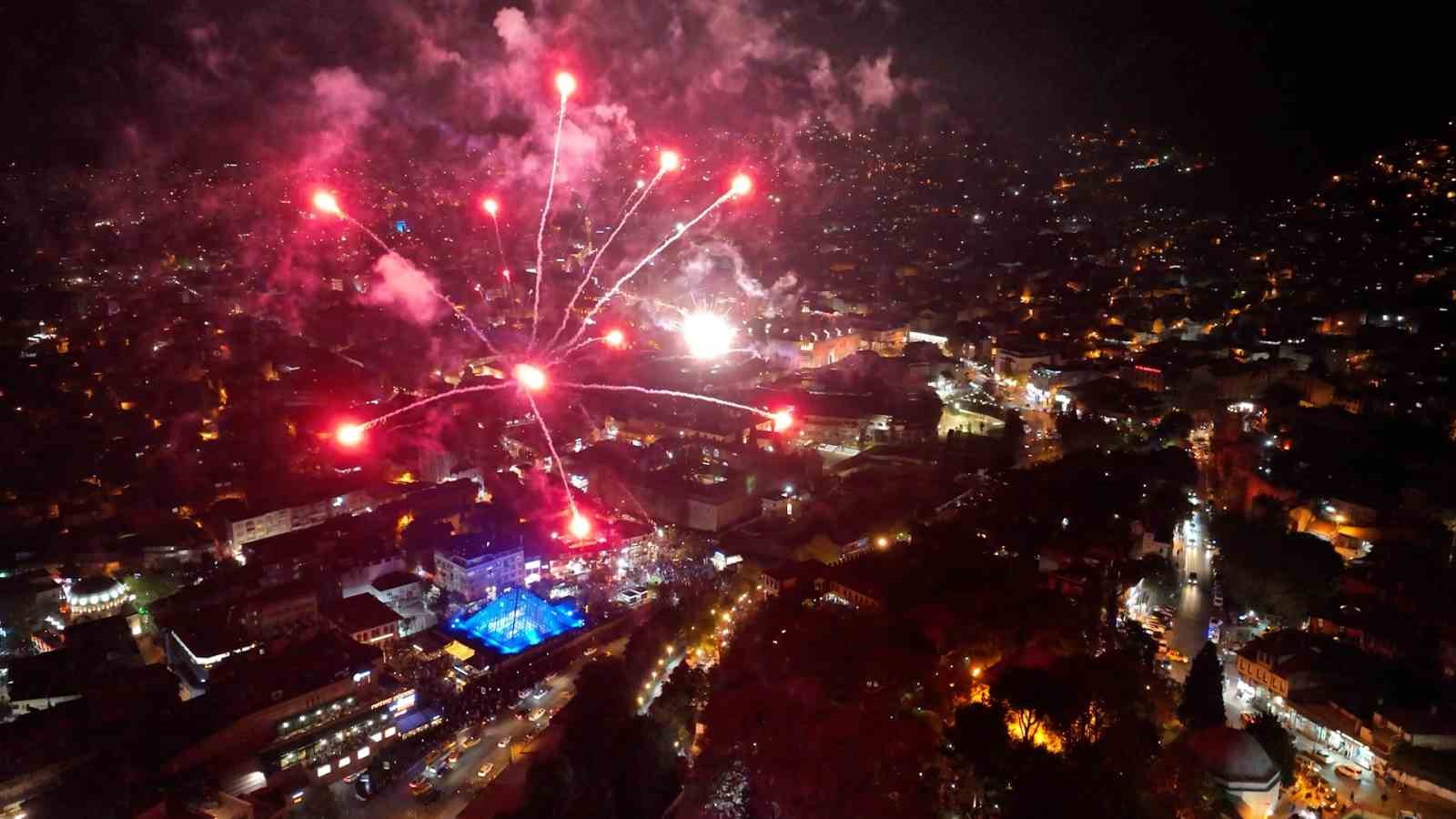 Bursa’da 100. yıl kutlamalarına havai fişekli final