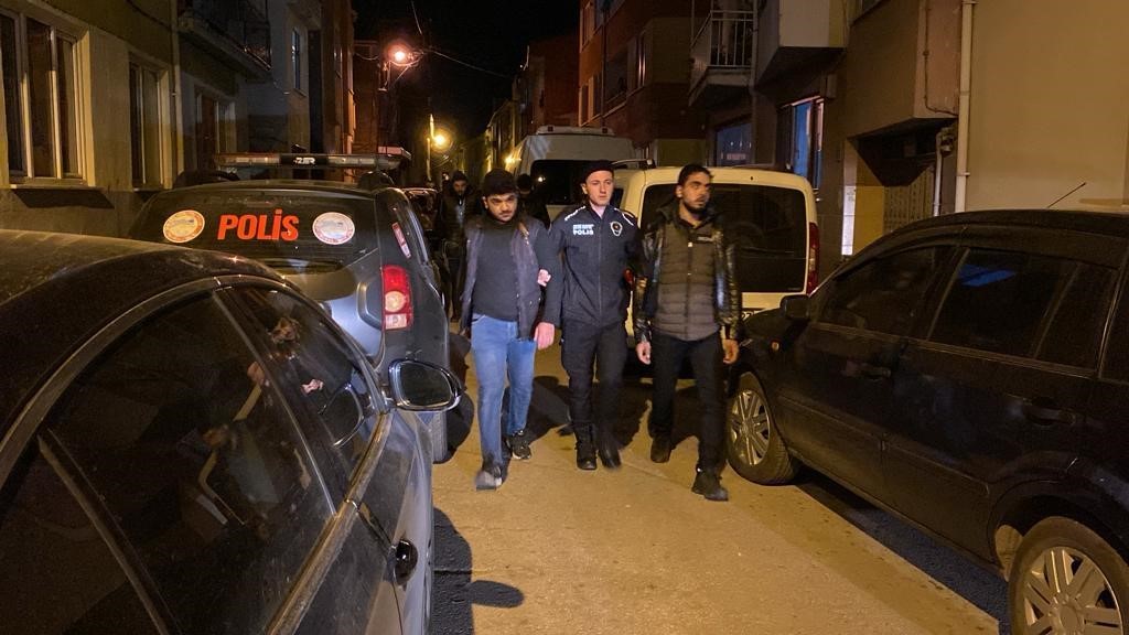 Bursa’da bir adrese yapılan operasyonda 37 kaçak göçmen yakalandı