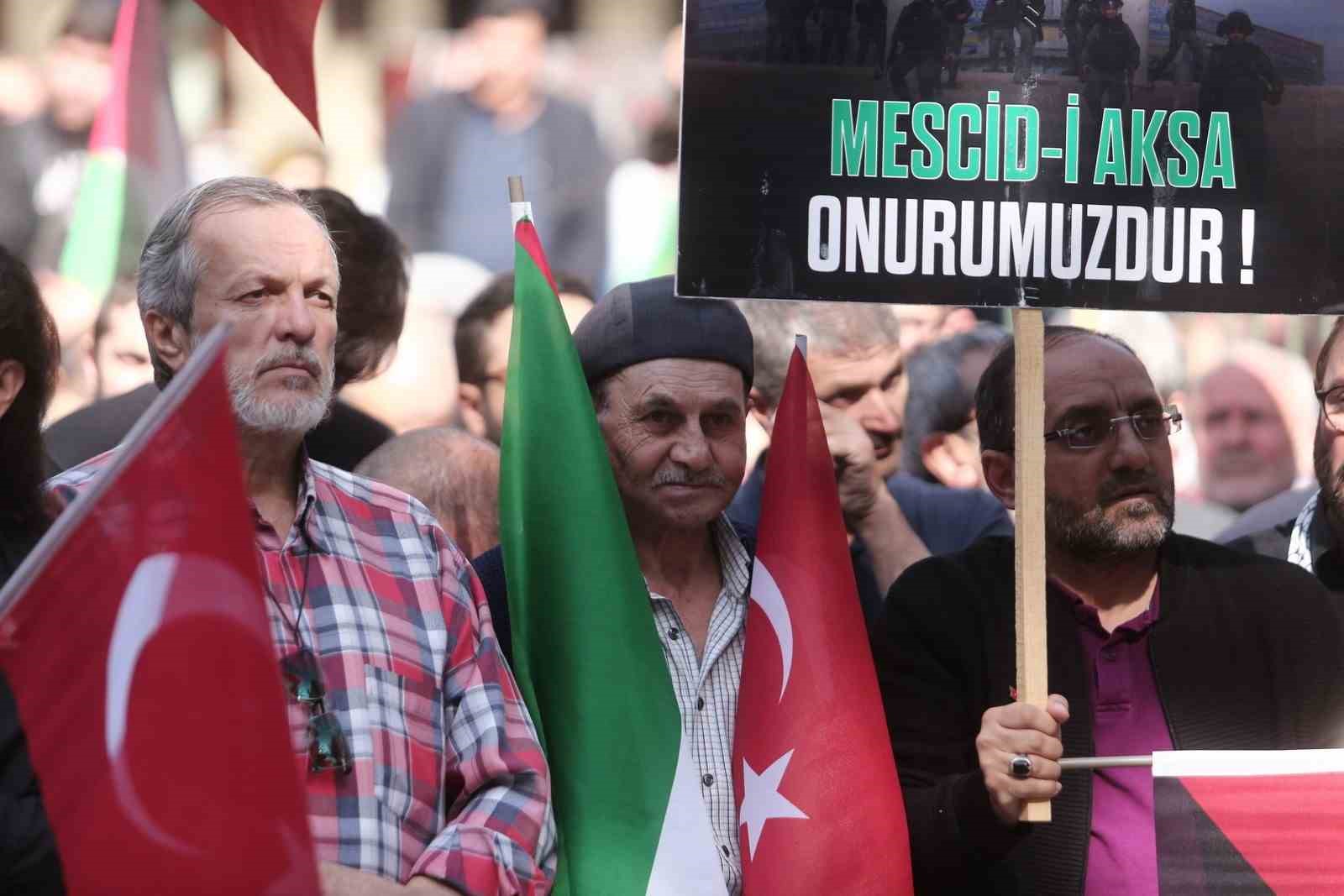 Bursa’da binlerce kişi İsrail’e tepki gösterdi