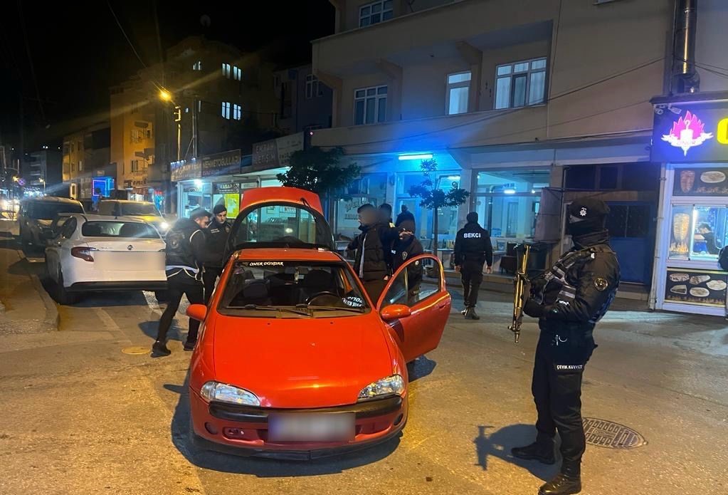 Bursa polisinden sıkı denetim: 5 gözaltı