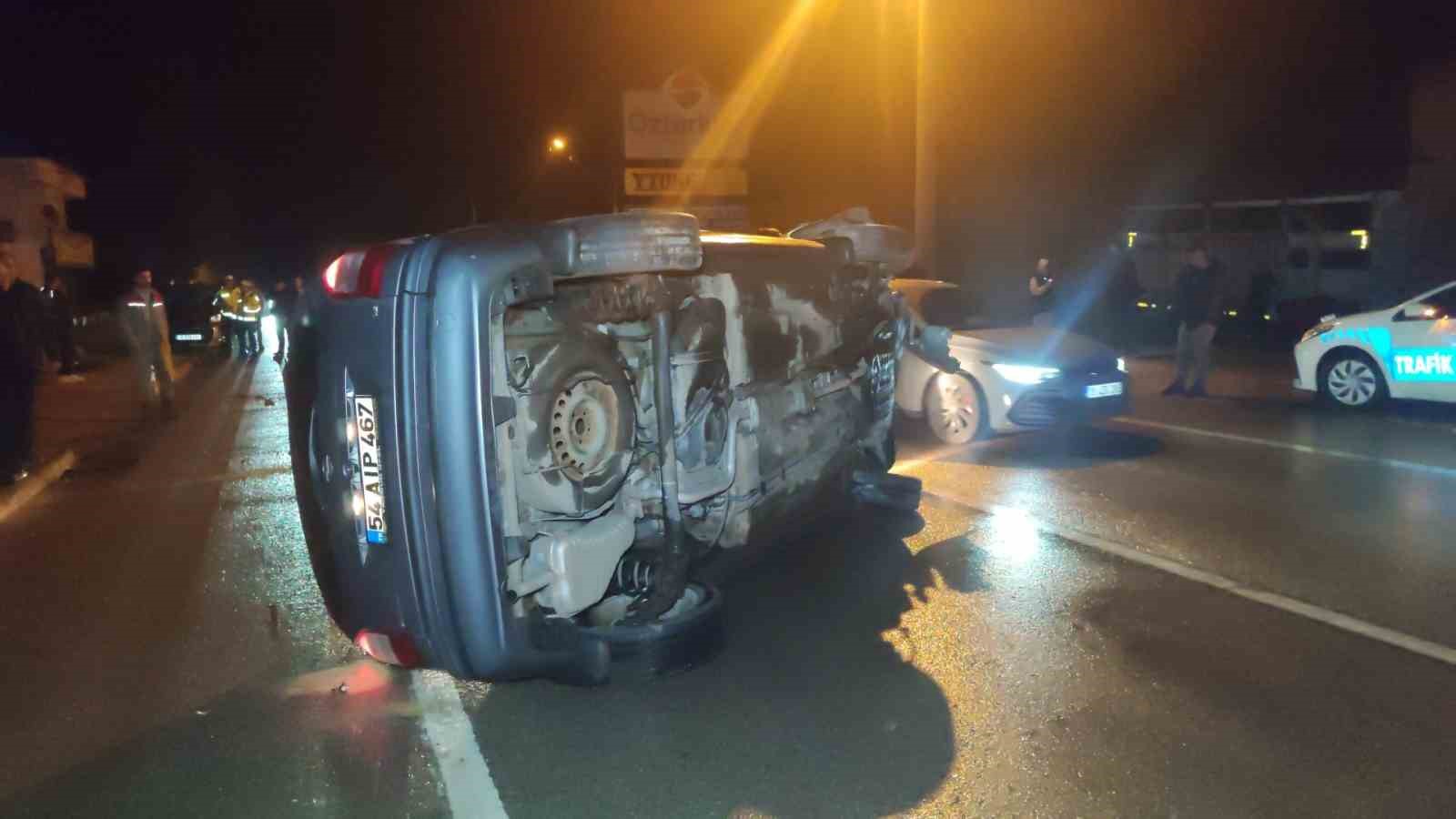 Bursa’da virajı alamayan otomobil duvara çarparak takla attı: 2 yaralı