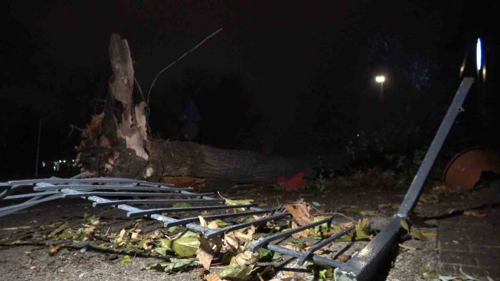 Fırtına Bursa’yı yıktı geçti...Otobüsün üzerine uçan çatı 2 yolcuyu yaraladı