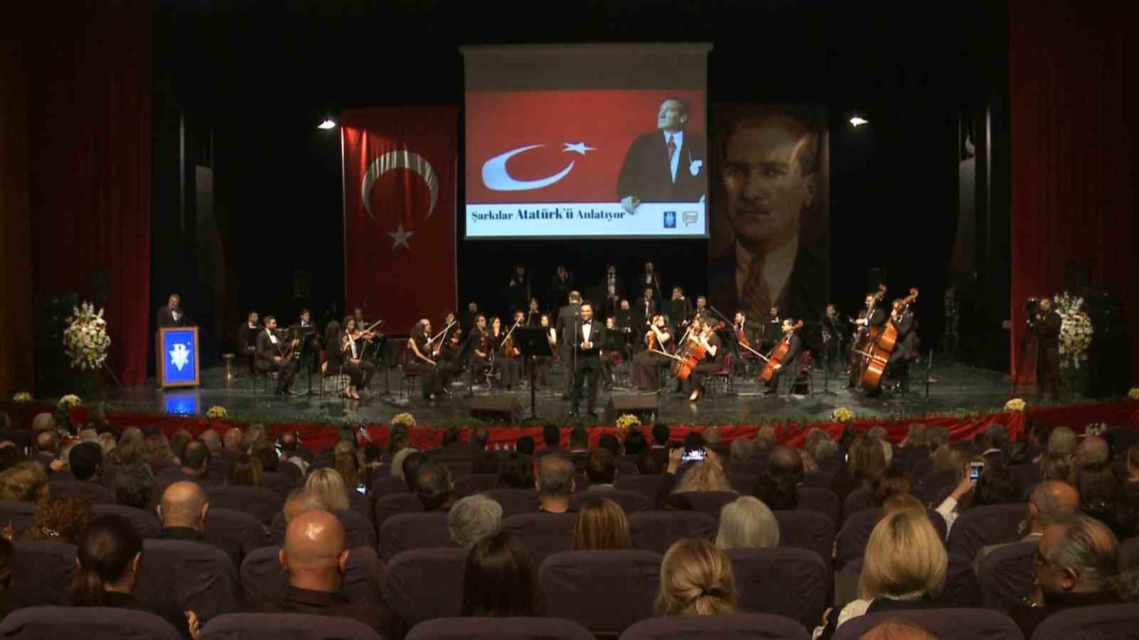Cumhuriyetin 100. yılında Atatürk şarkılarla anıldı