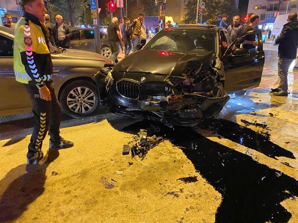 Bursa’da zincirleme kaza: 3 yaralı