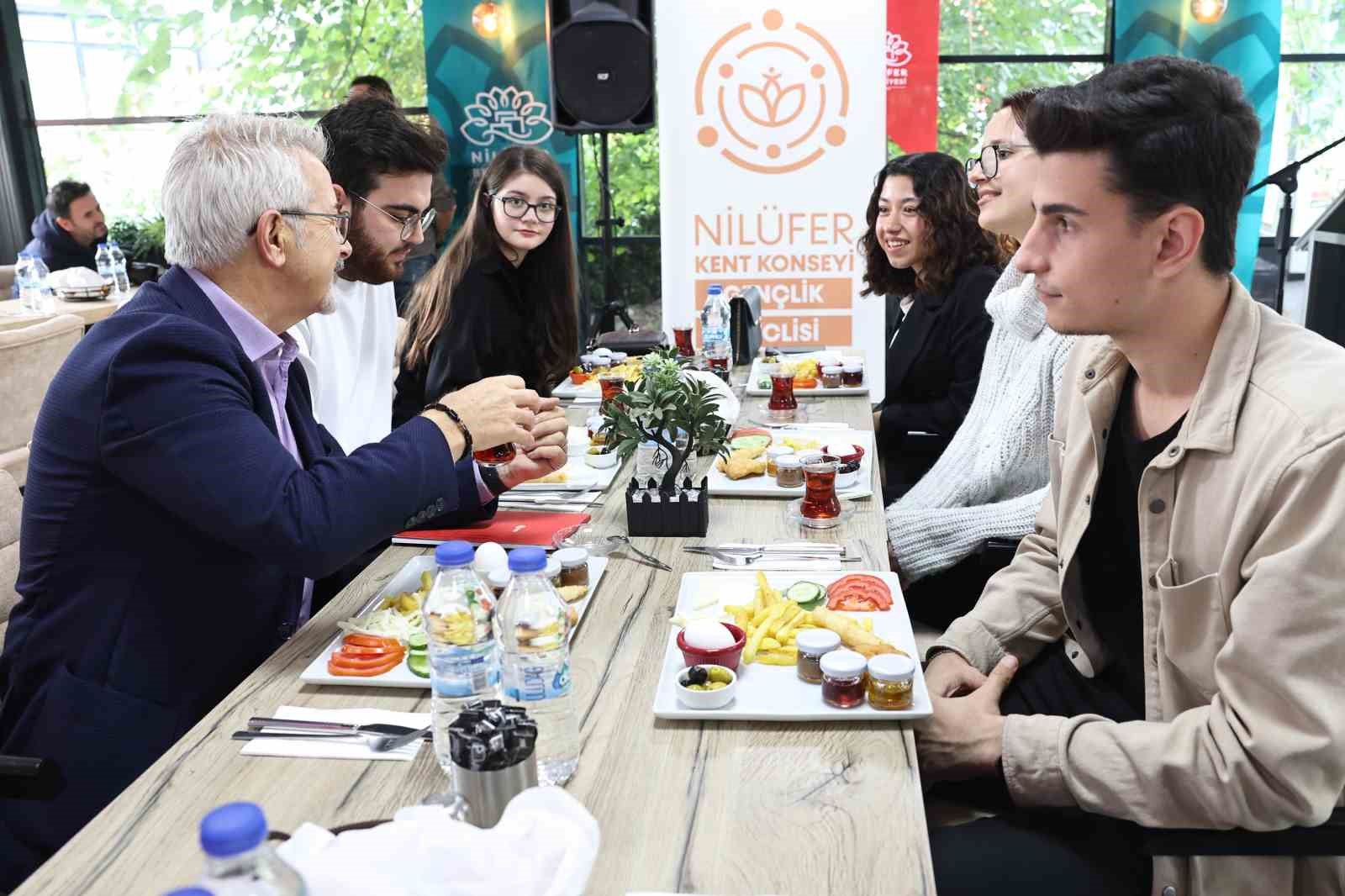 Başkan Turgay Erdem üniversite öğrencileriyle buluştu