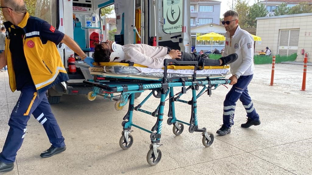 Bursa’da kazada motosiklet sürücüsü yaralandı, ketçaplar yola saçıldı
