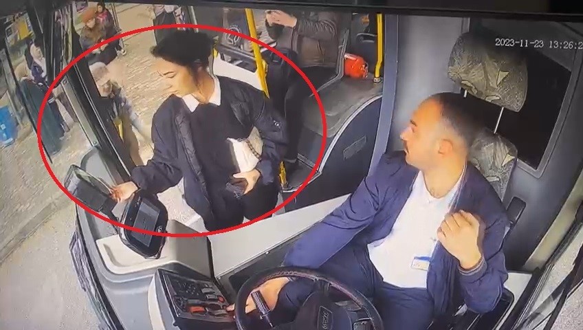 3 kadın yankesici, otobüse binen kadının cüzdanını böyle çaldı, kıskıvrak yakalandı