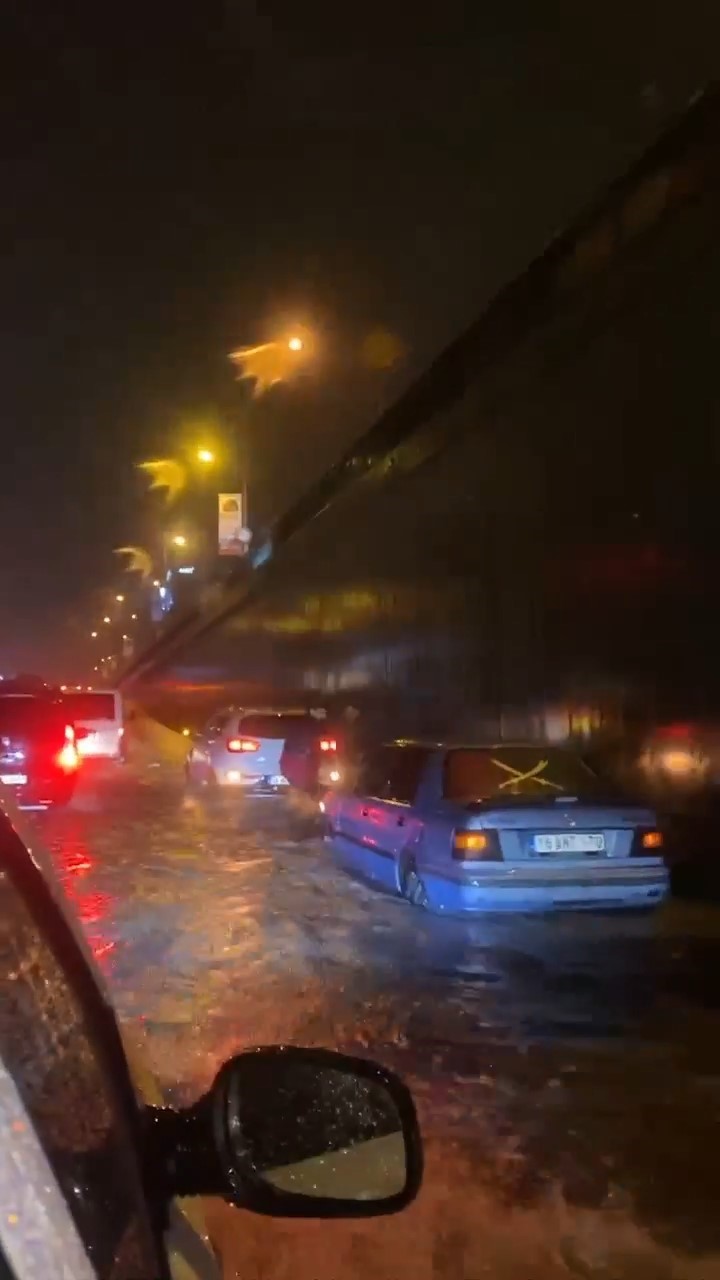Bursa’da sağanak yağış ve dolu böyle görüntülendi