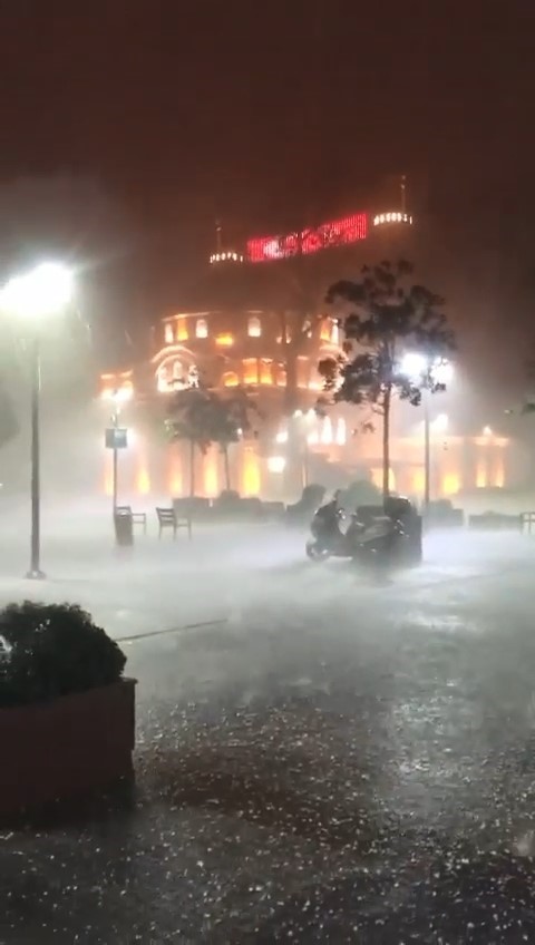 Bursa’da sağanak yağış ve dolu böyle görüntülendi