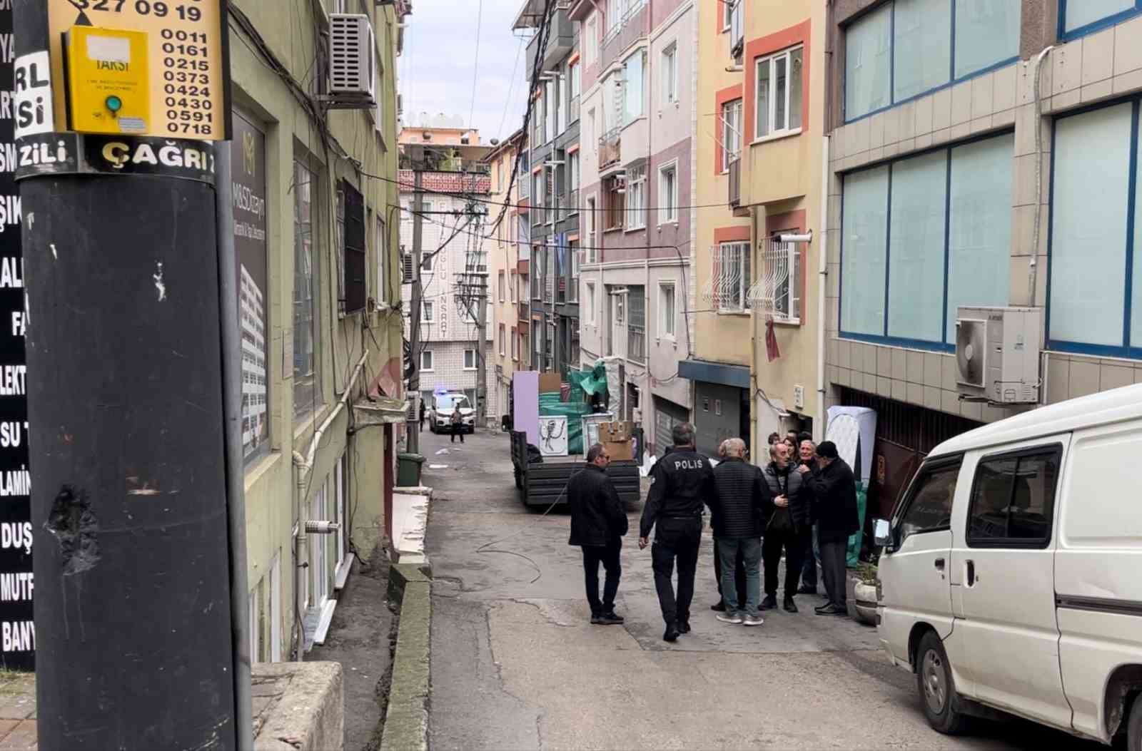 Bursa’da şiddetli rüzgar hayatı felç etti