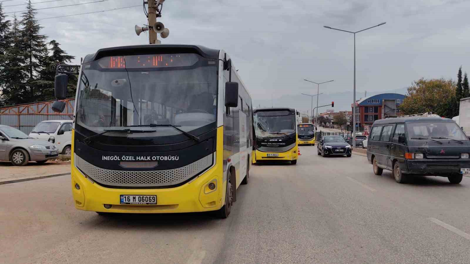 İnegöl’de özel halk otobüsleri çarpıştı: 3 yaralı