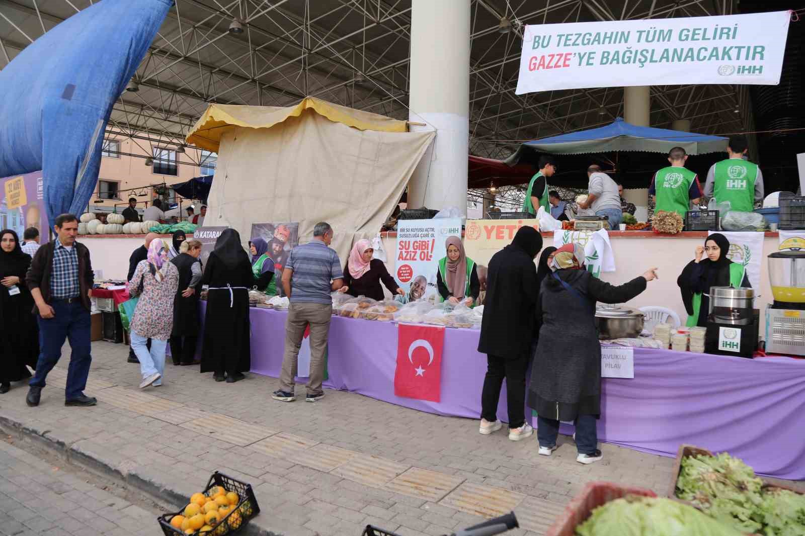 Bursa’da bu tezgahın geliri Gazze’ye bağışlandı