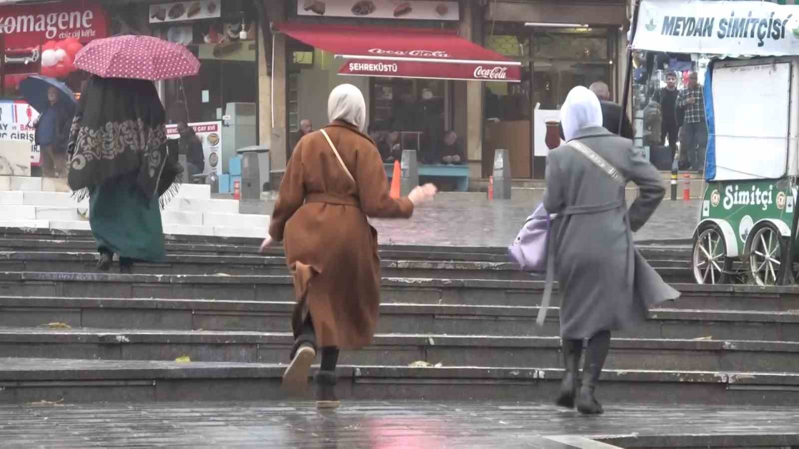 Bursa’da sağanak yağış etkili oldu, yarın kar geliyor