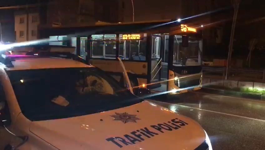 Şerit değiştirirken otobüse çarptı: 1 yaralı