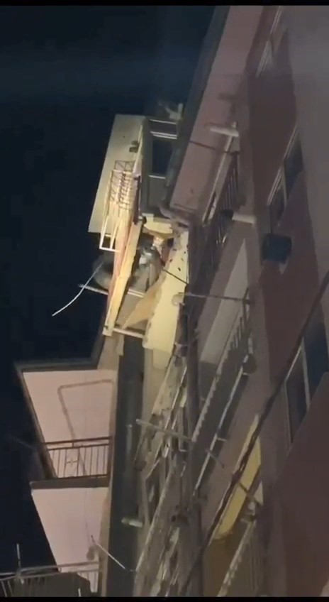 Hava almak için balkona çıktı, balkonun çökmesiyle 7. kattan düşerek hayatını kaybetti