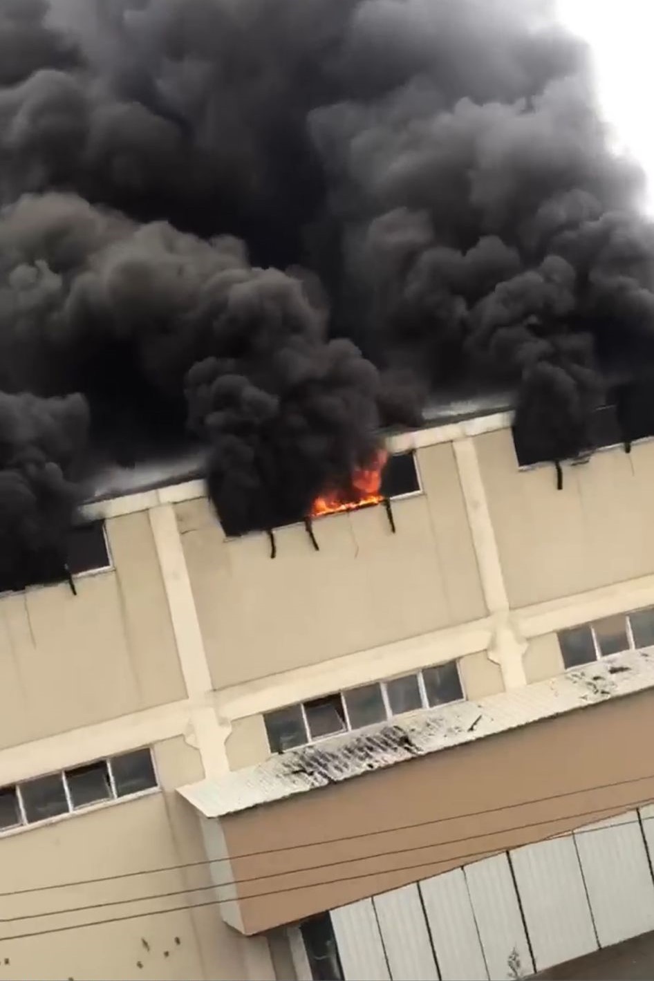Bursa’da tekstil fabrikasındaki yangına 30 itfaiye müdahale ediyor