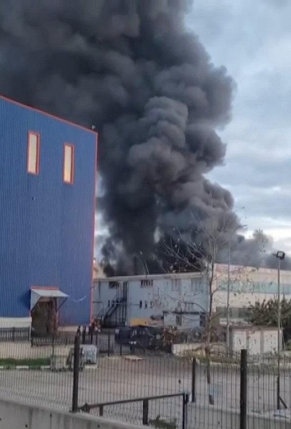 Bursa’da plastik toplama fabrikasında yangın