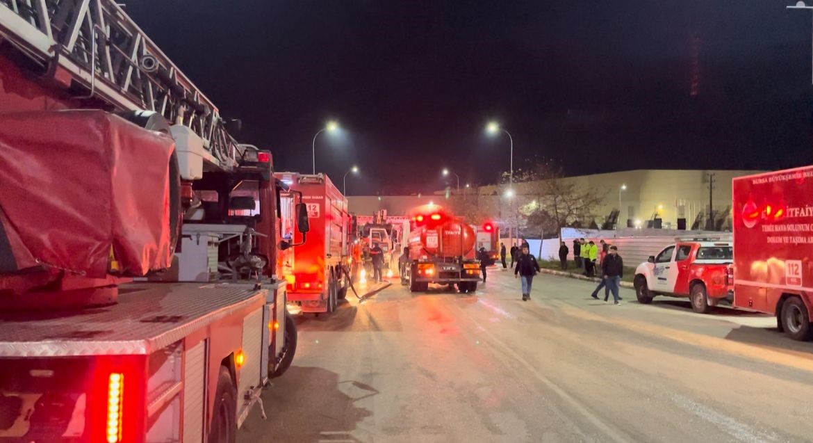 Bursa’da plastik toplama fabrikasında yangın söndürüldü