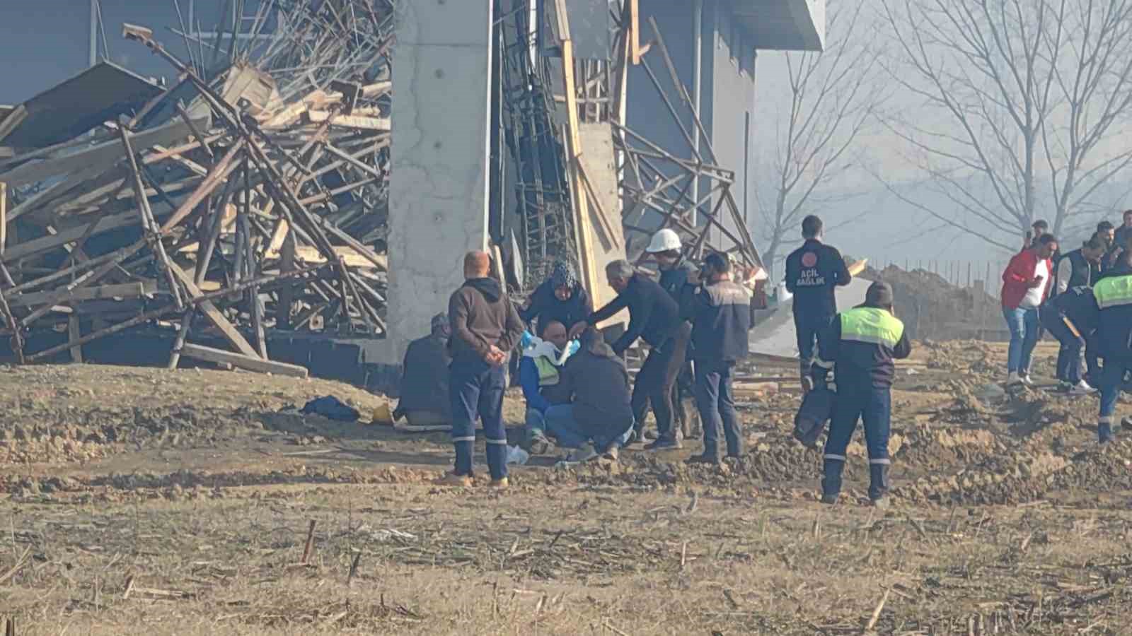 Fabrika inşaatı beton atıldığı sırada çöktü, 6 işçi yaralandı