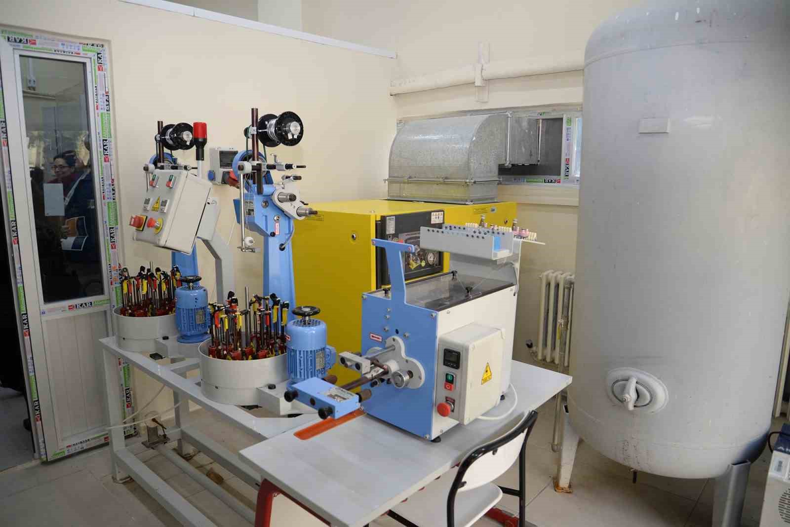 BUÜ’de Nanoteknoloji ve Malzeme Karakterizasyonu Laboratuvarı hizmete açıldı