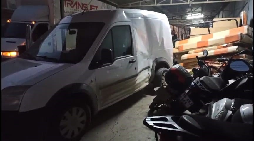 Bursa’da hafif ticari araç kamyonetle çapıştı: 1 yaralı