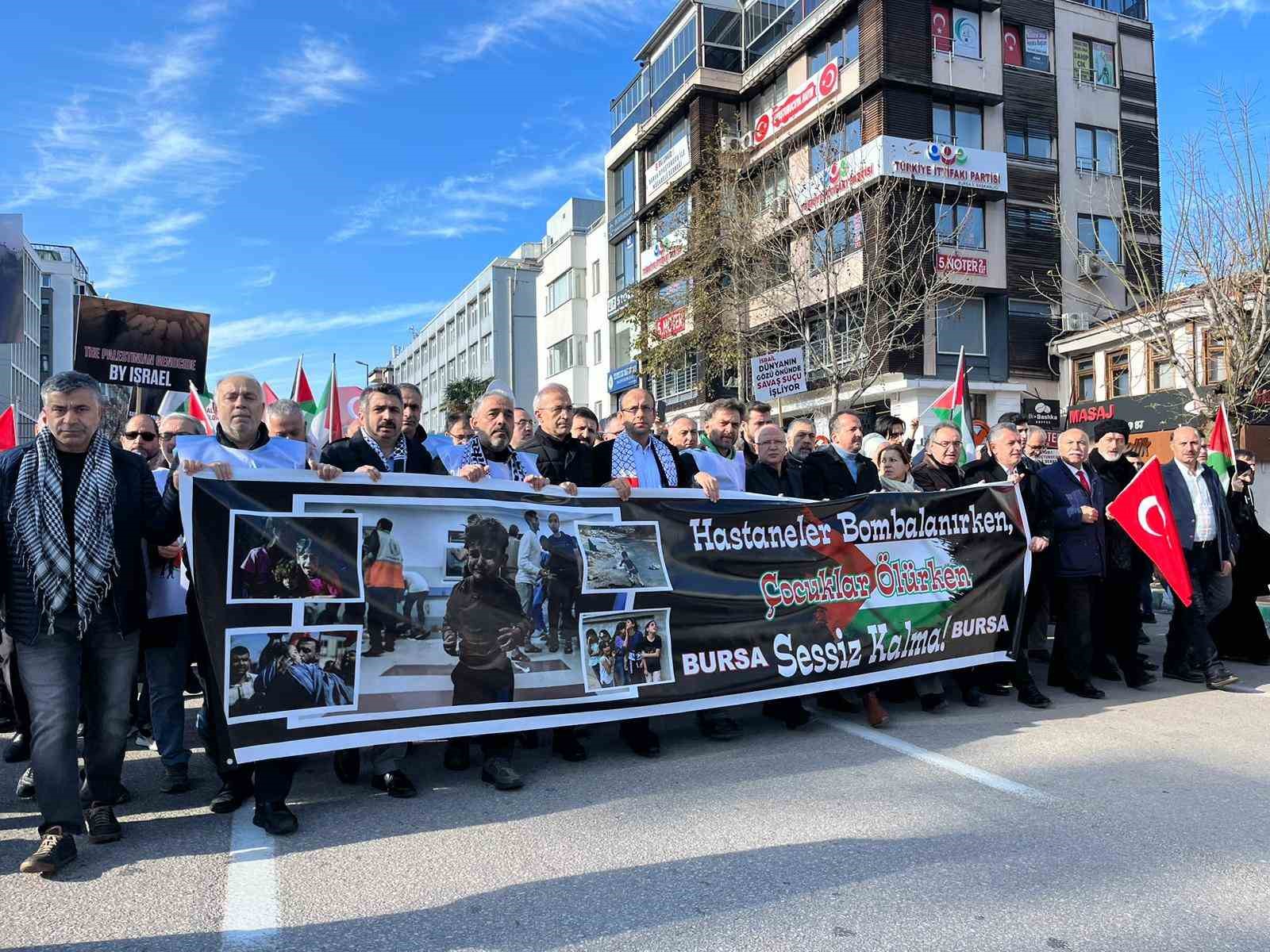 Bursa’da ‘Dünya İnsan Hakları Günü’ nedeniyle Filistin’e destek için binlerce kişi yürüdü