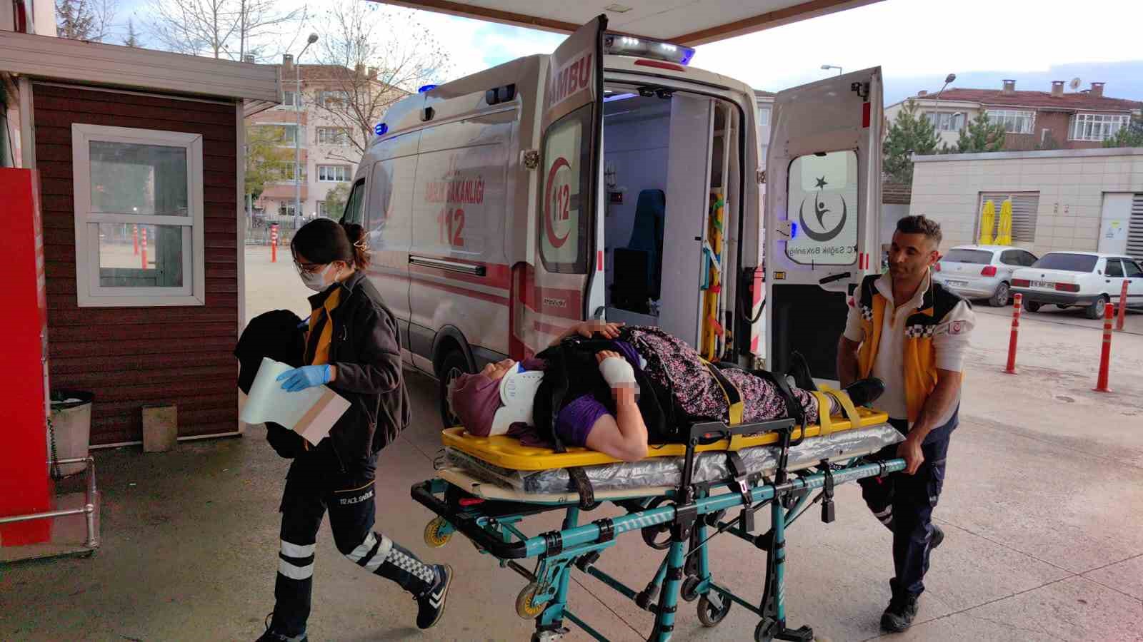 Bursa’da tırla çarpışan otomobil şarampole uçtu, 2 kişi yaralandı