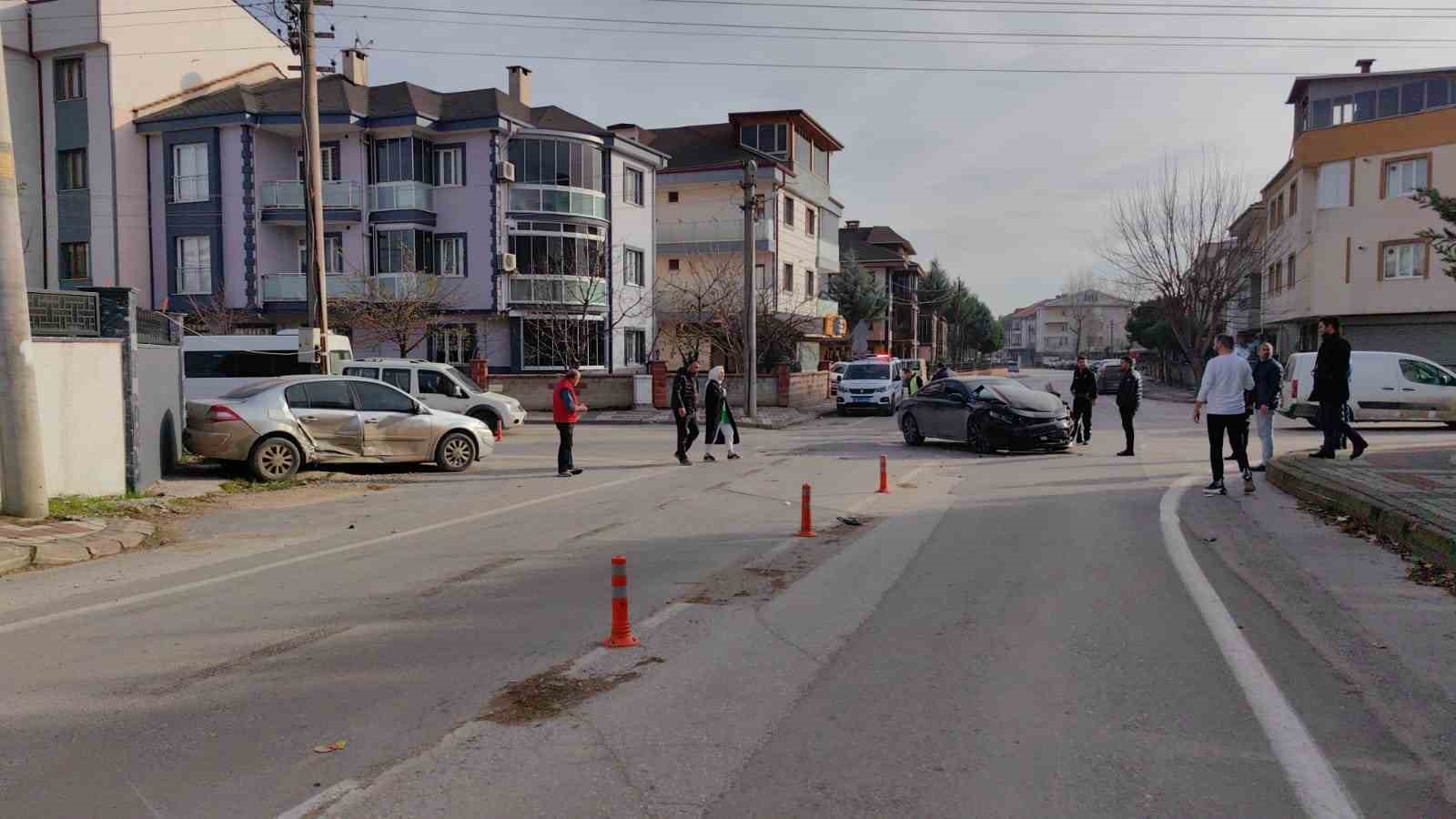 Bursa’da otomobiller çarpıştı: 1 yaralı