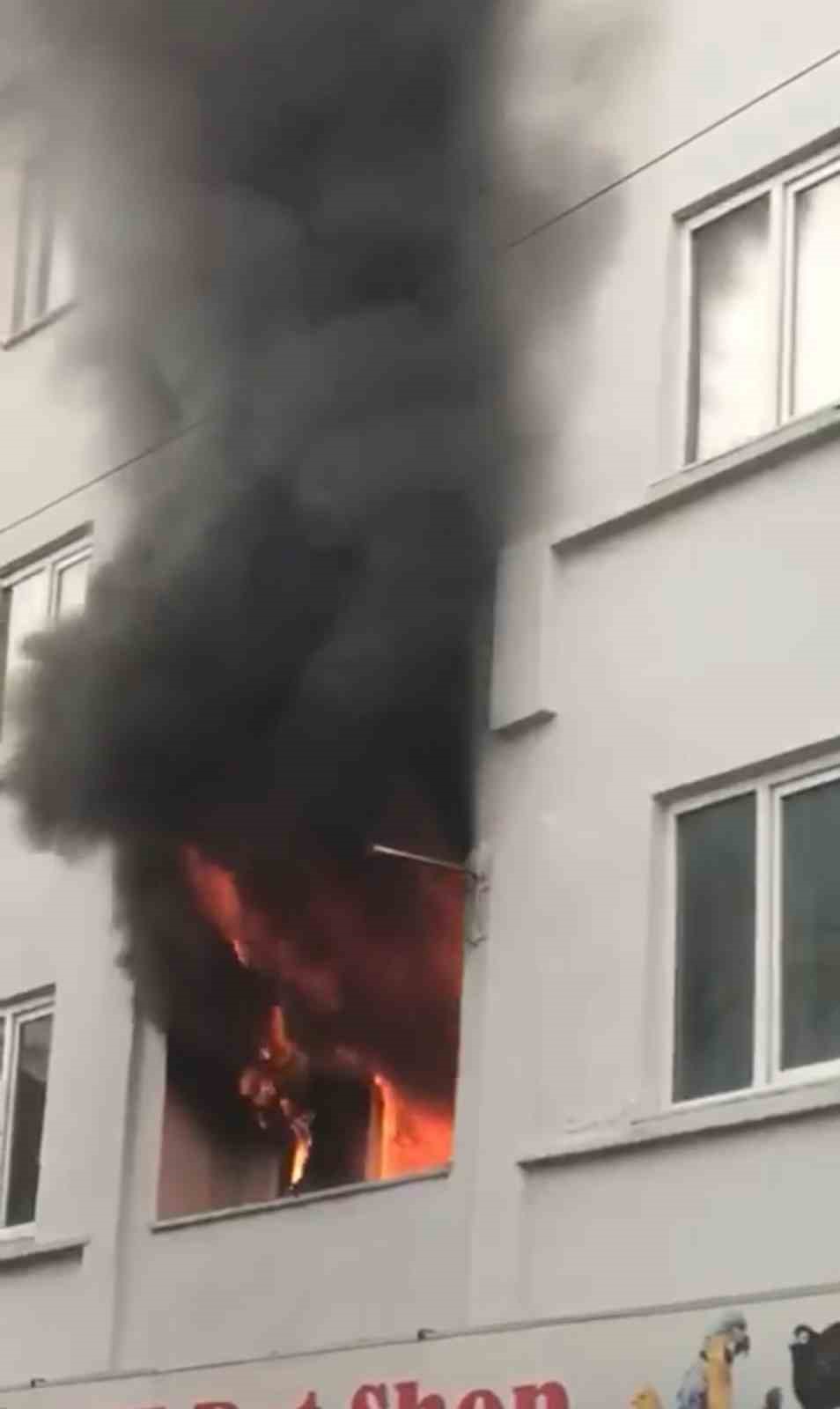 Bursa’da mutfaktaki yemek daireyi yaktı