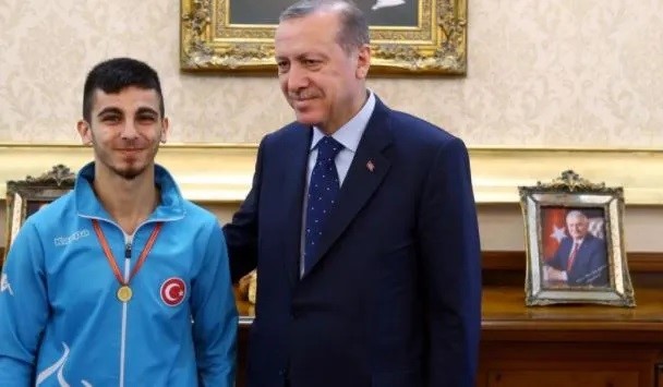 Olimpiyat gururu Eray Şamdan, üniversitesini temsil etmeyi sürdürecek
