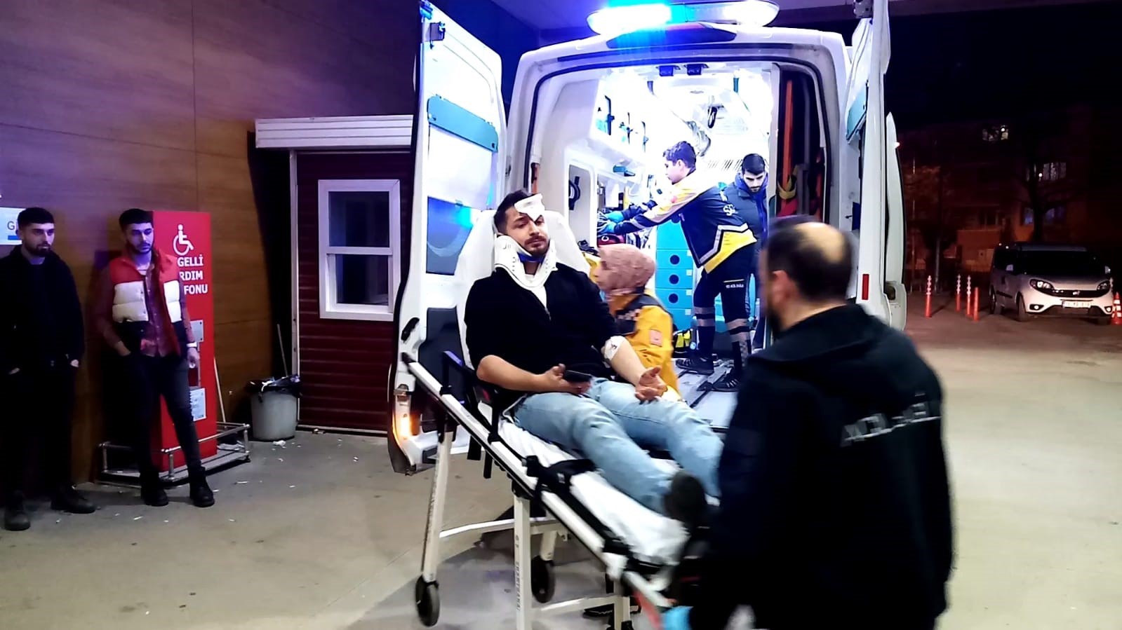 Bursa’da iki araç kafa kafaya çarpıştı: 5 yaralı