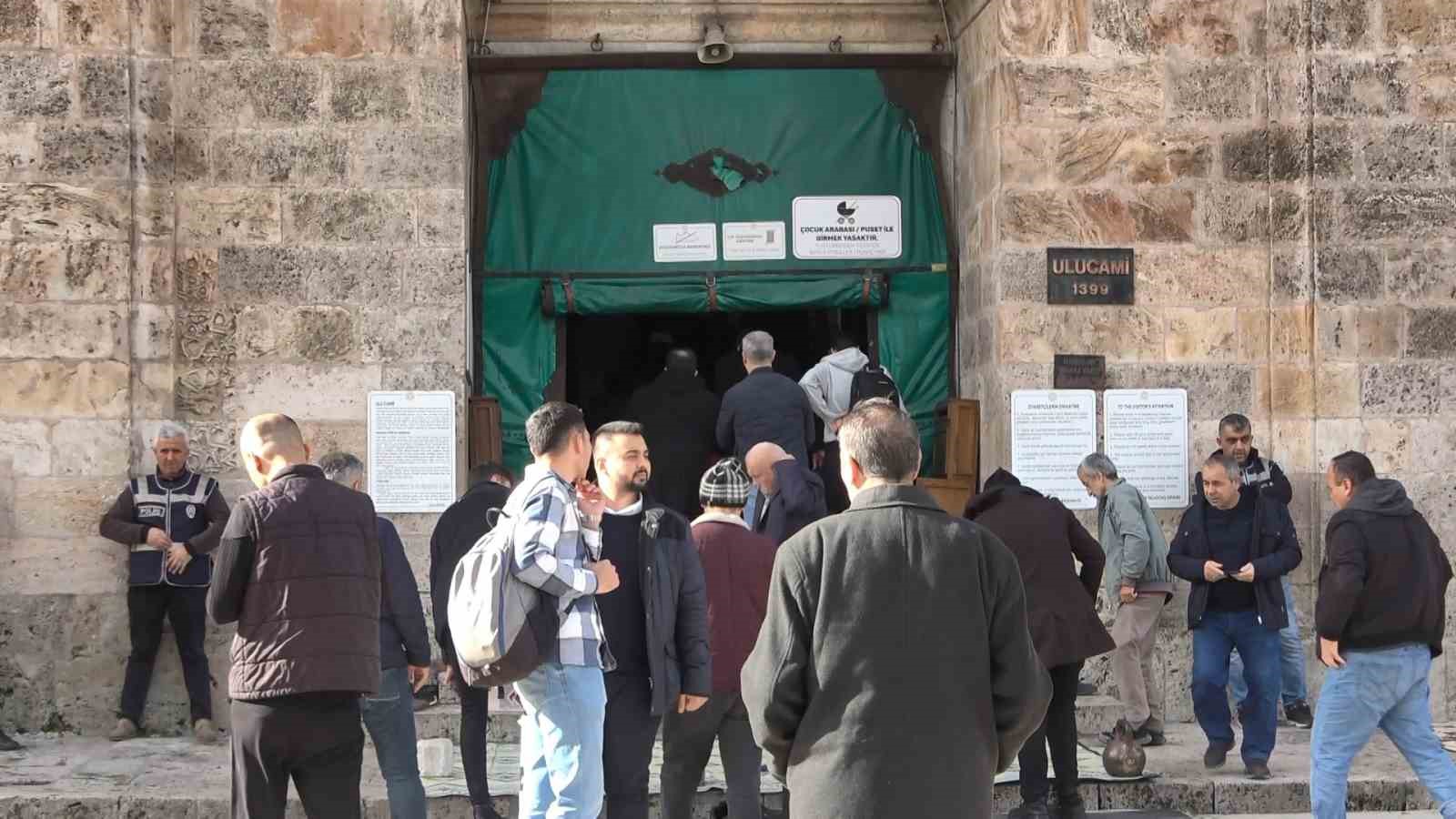 Bursa Ulu Cami’de Filistin halkı için dua edildi