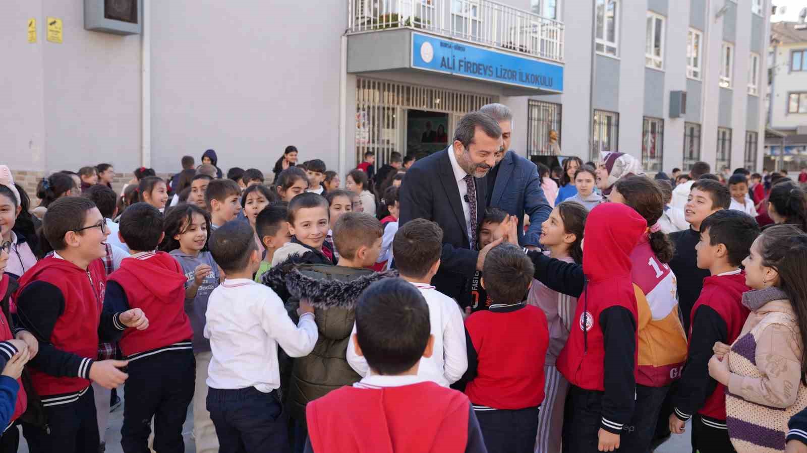 Gürsu’daki okullara Başkan Işık’tan spor desteği
