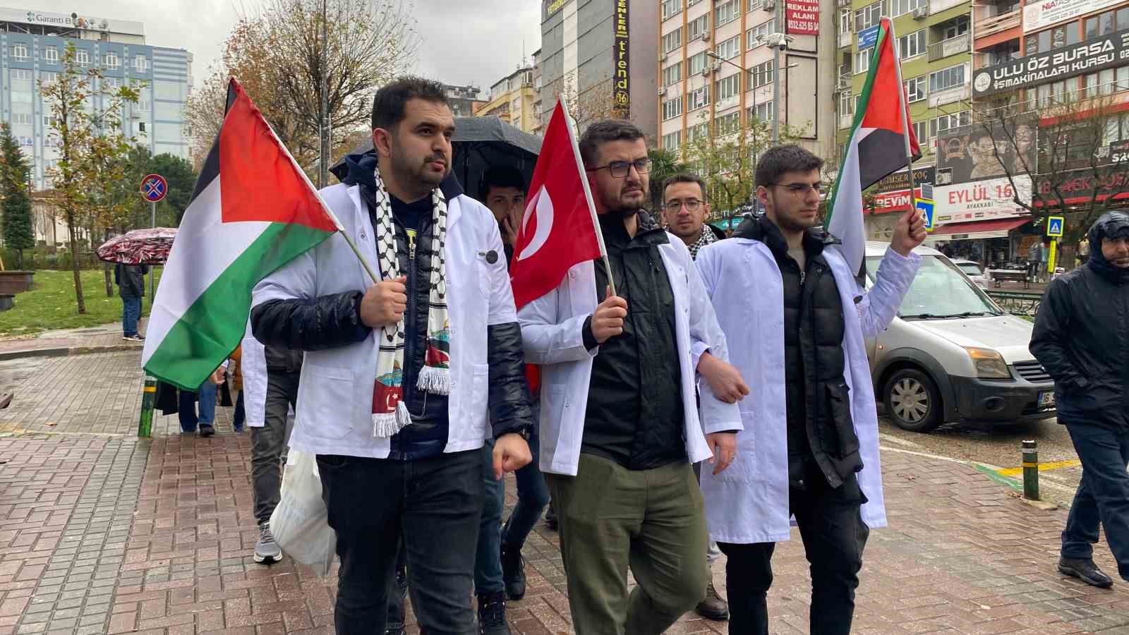 Bursa’da doktorlar Filistin’e destek için yürüdü
