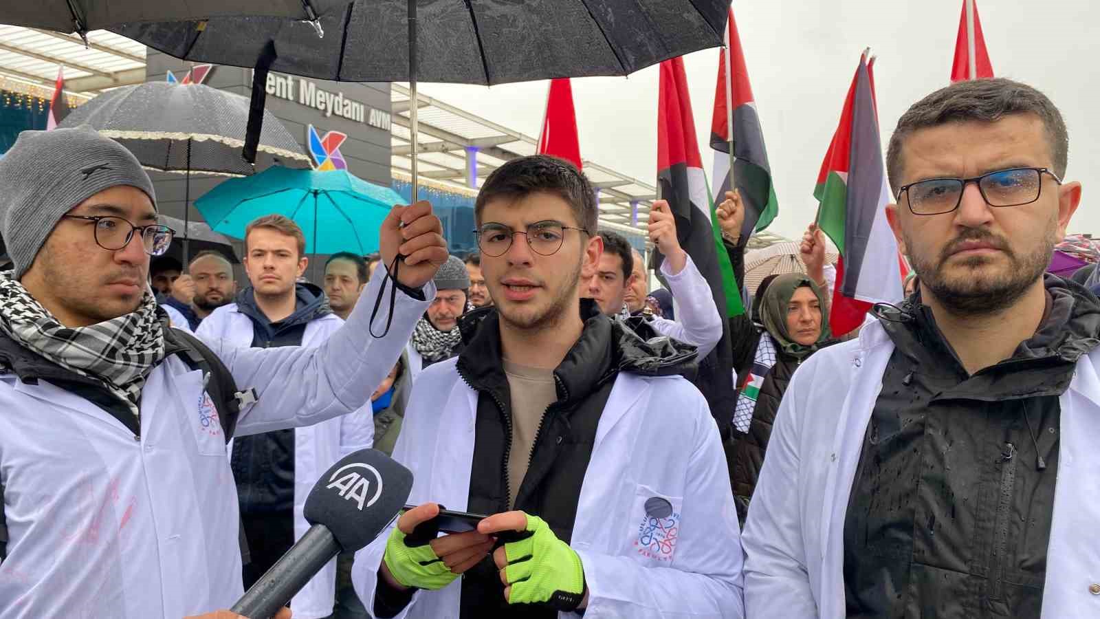 Bursa’da doktorlar Filistin’e destek için yürüdü