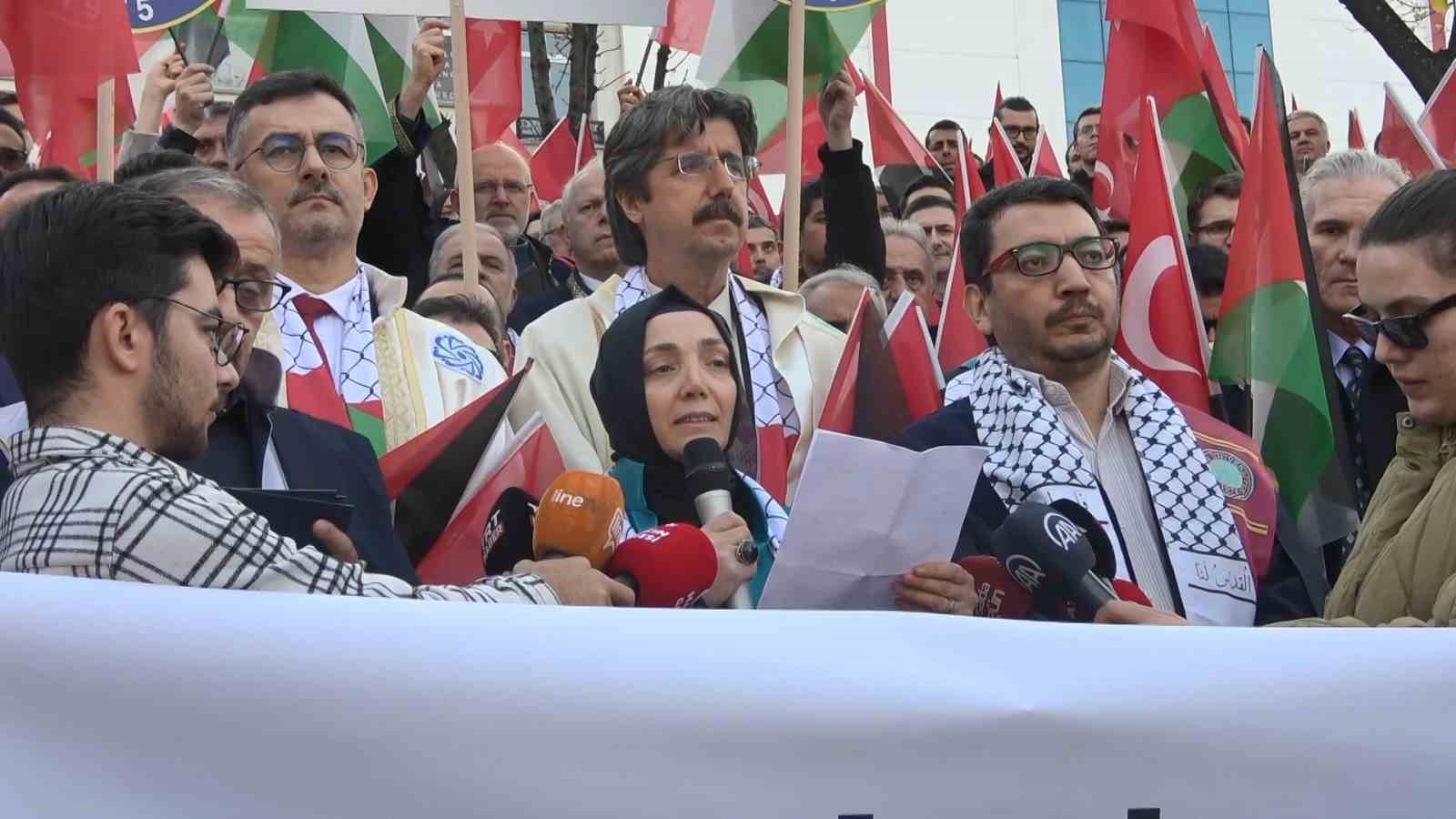 Bursa’da üniversite öğrencileri şehitler ve Filistin için yürüdü