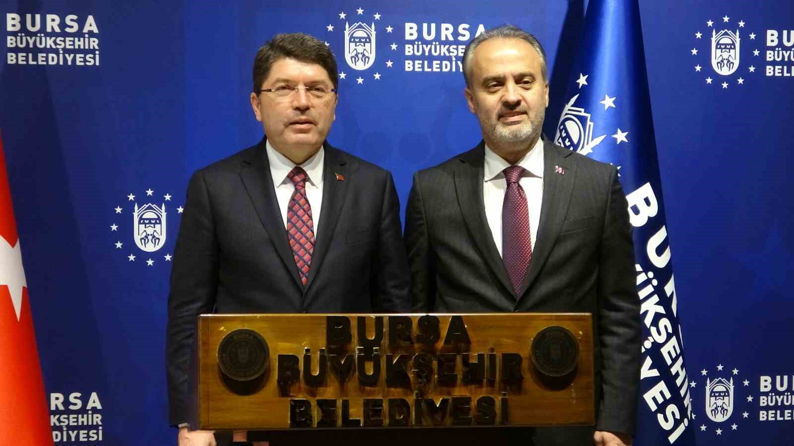 Adalet Bakanı Yılmaz Tunç, Bursa’da karne dağıttı