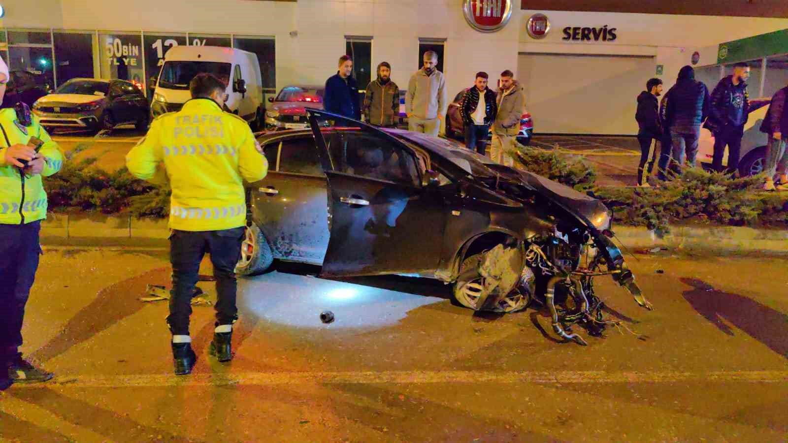Bursa’da kontrolden çıkan otomobil yola uçtu: 1 yaralı