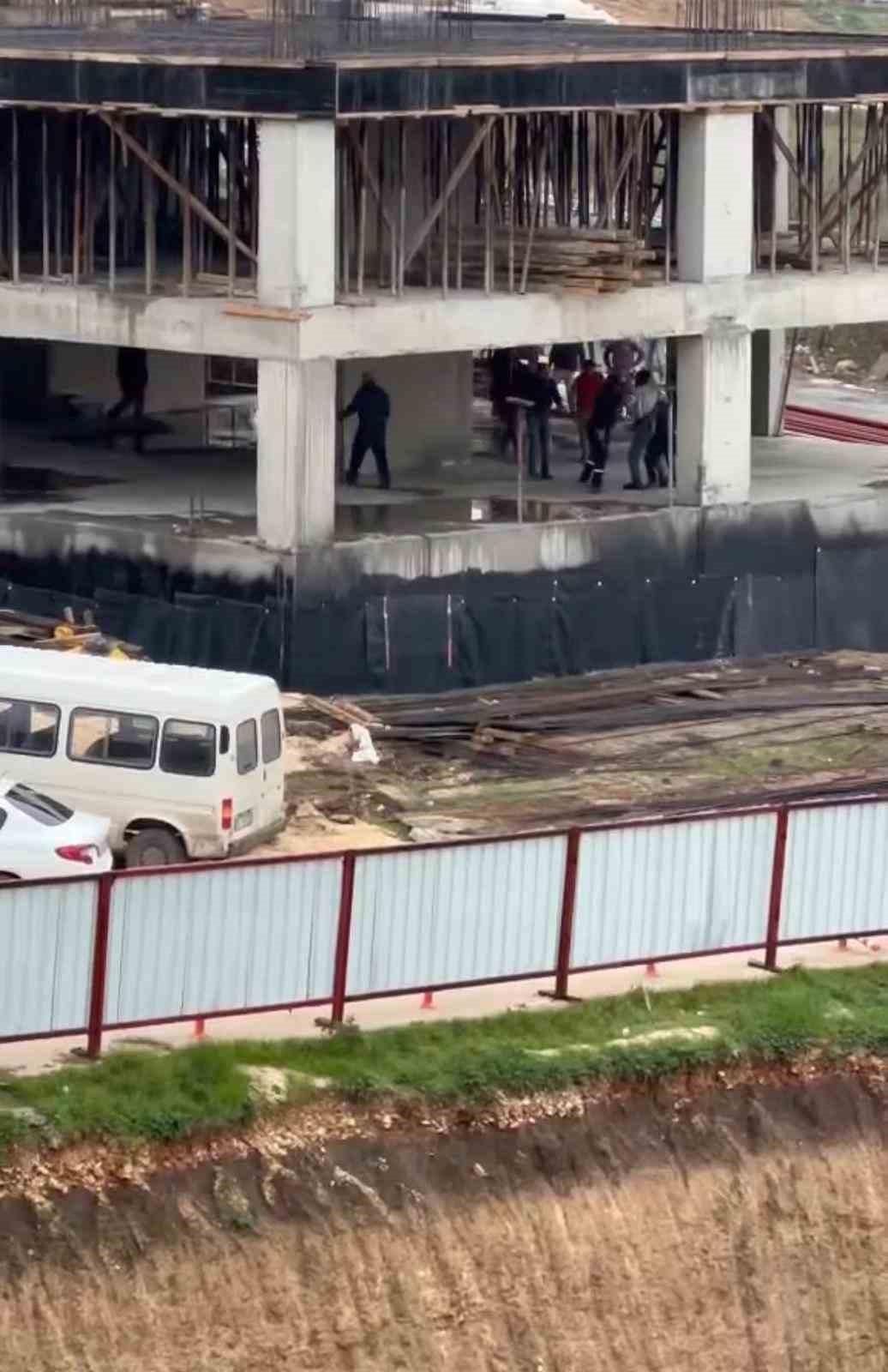 Bursa’da inşaat işçilerinin meydan muharebesi kamerada