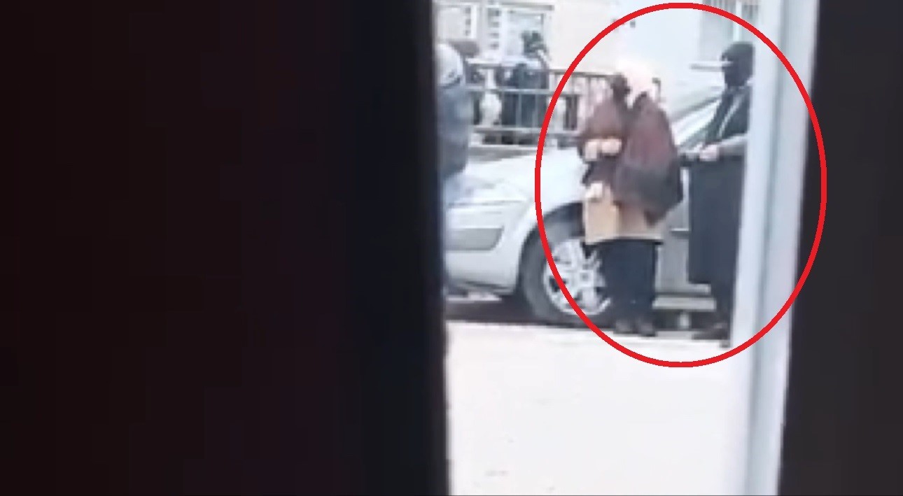 (Özel) Bursa’da yankesicilik yapan kadın, kıyafet değiştirirken yakalandı