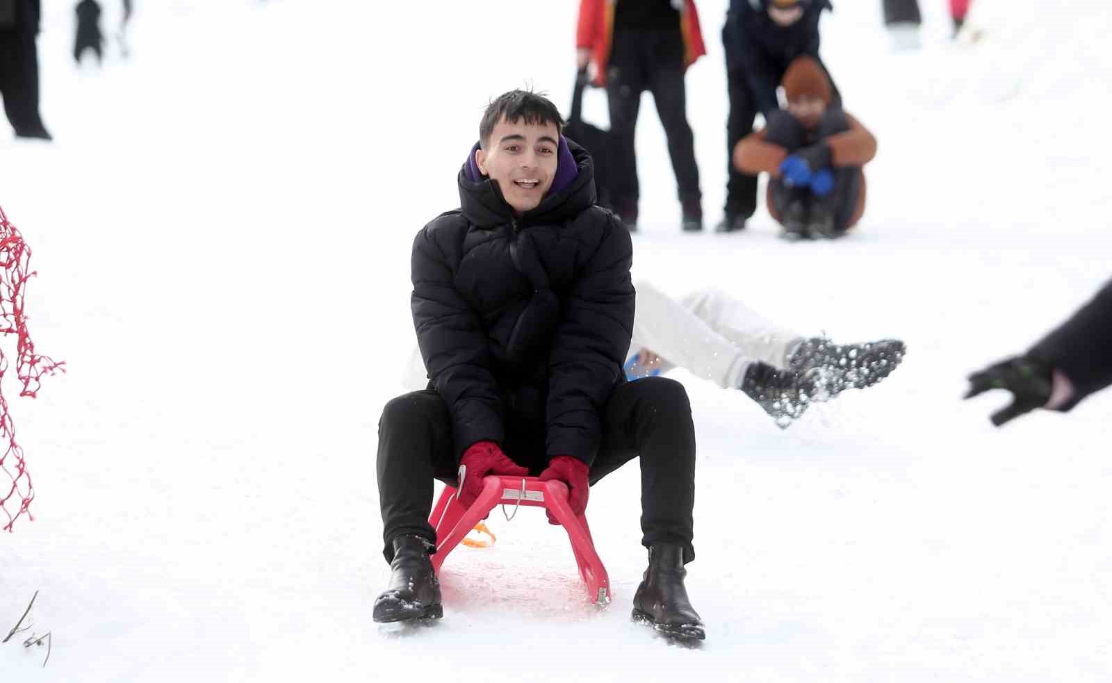 Uludağ’da kayak sezonu resmen açıldı