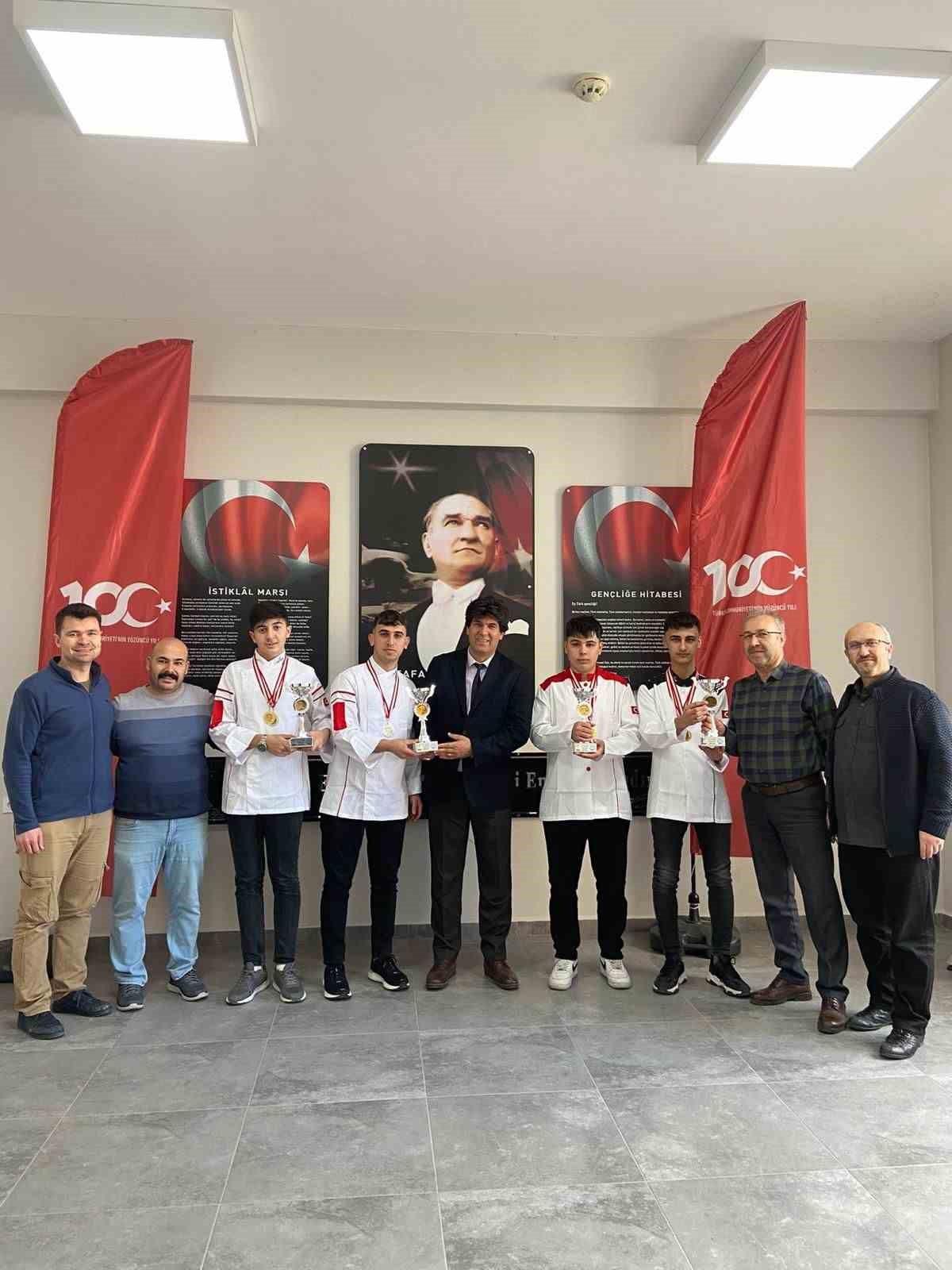 Karacabey’in genç aşçıları Türkiye şampiyonu oldular