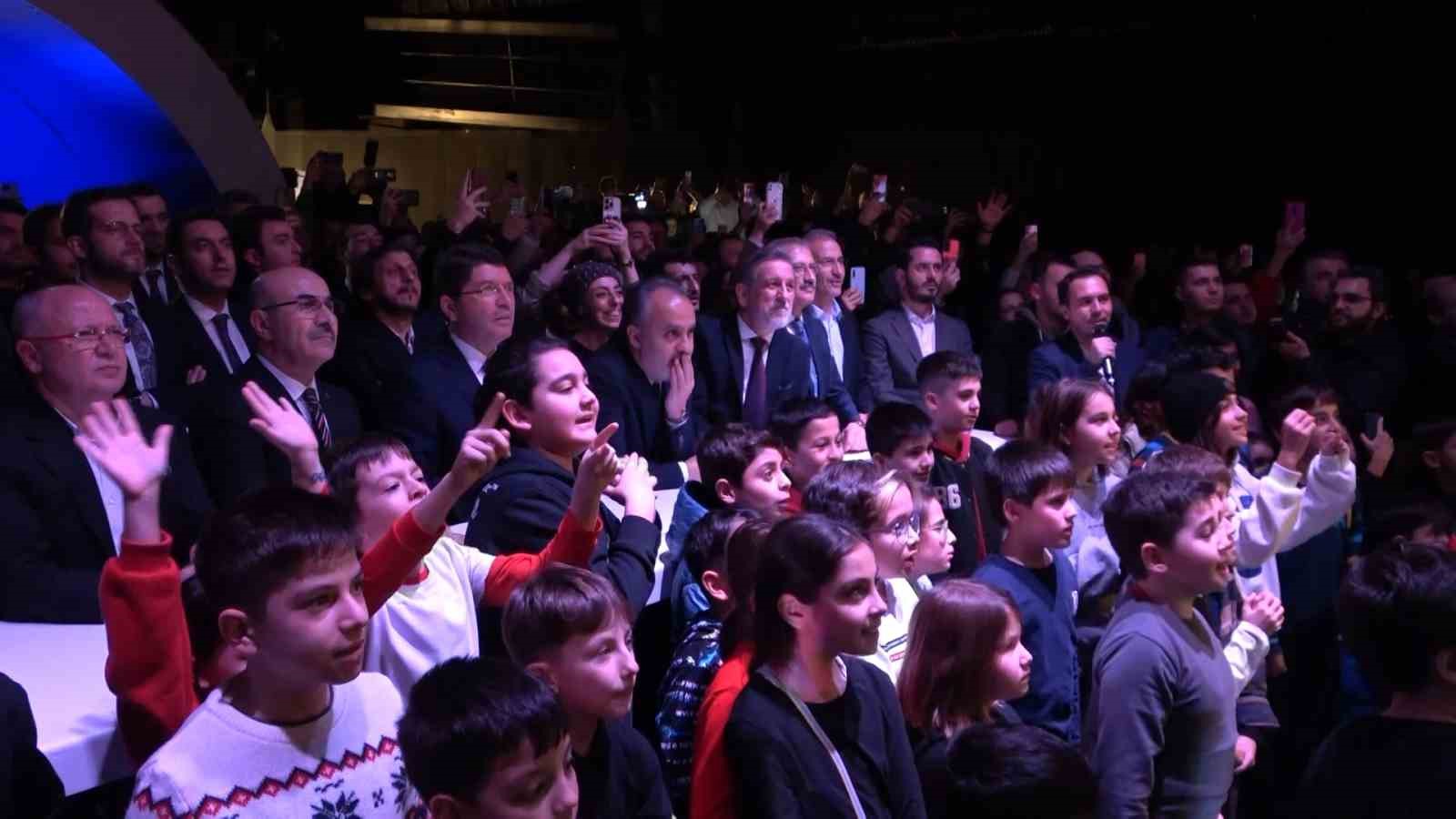 Adalet Bakanı Yılmaz Tunç, Alper Gezeravcı’nın uzay yolcuğunu Bursalı çocuklarla izledi