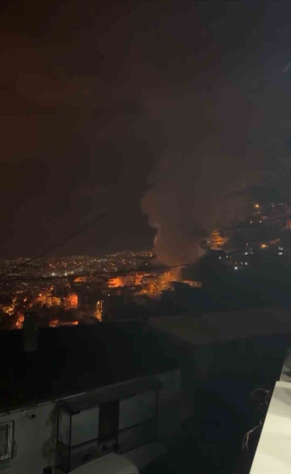 Bursa’da alev alev yanan ev küle döndü