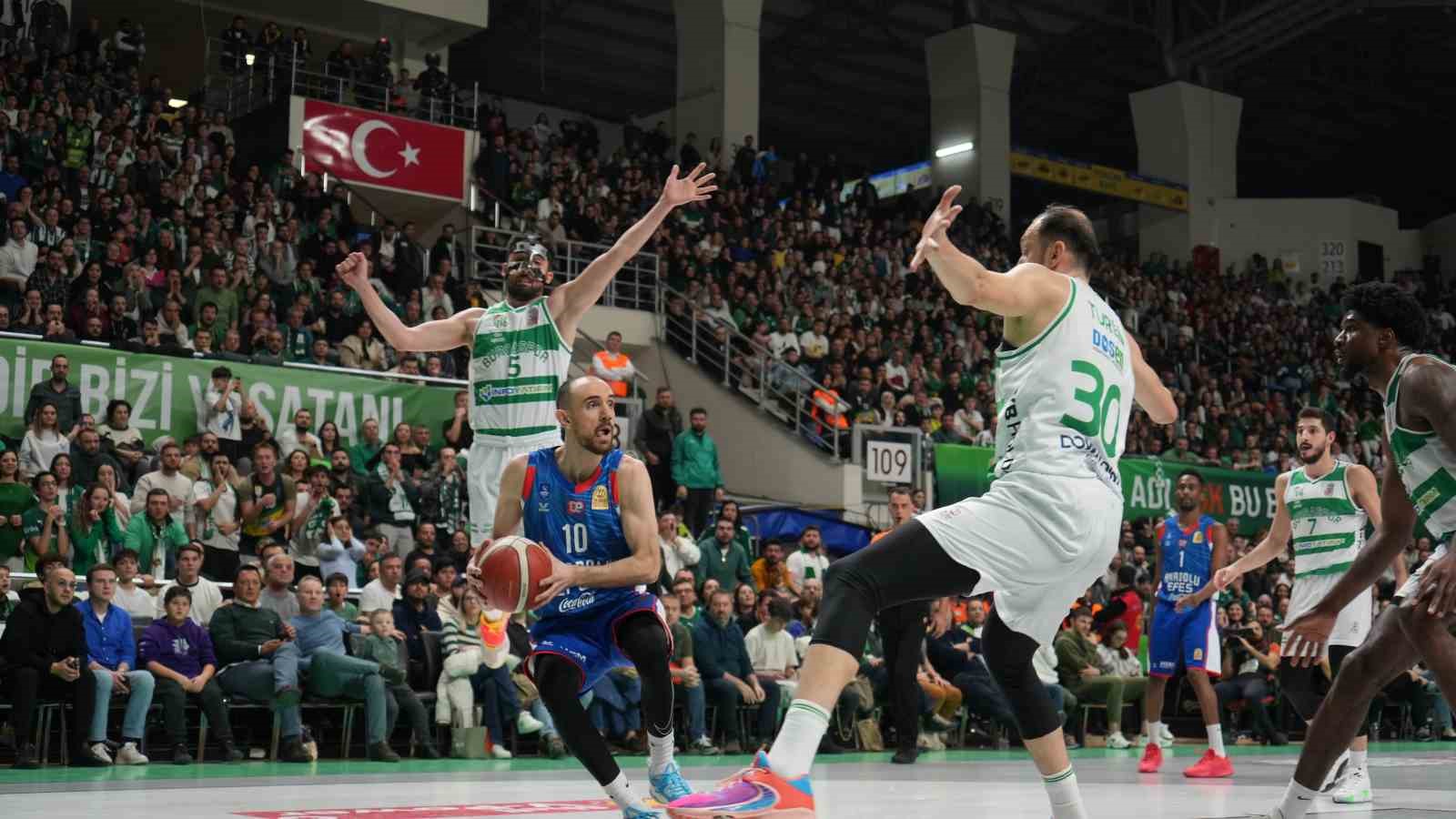 Türkiye Sigorta Basketbol Süper Ligi: Bursaspor: 73 - A. Efes: 83
